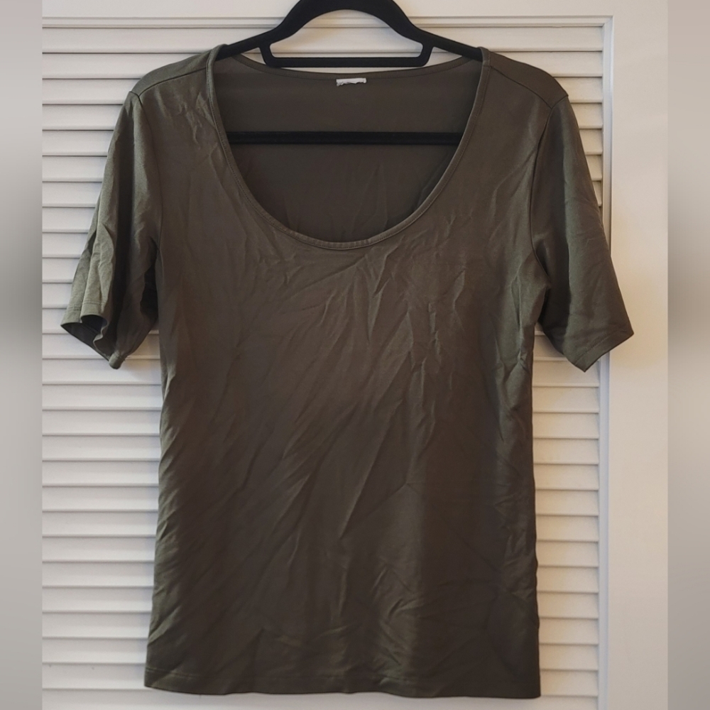 Olive Green Short-Sleeve Lightweight Stretchy Scoop-Neck Top
